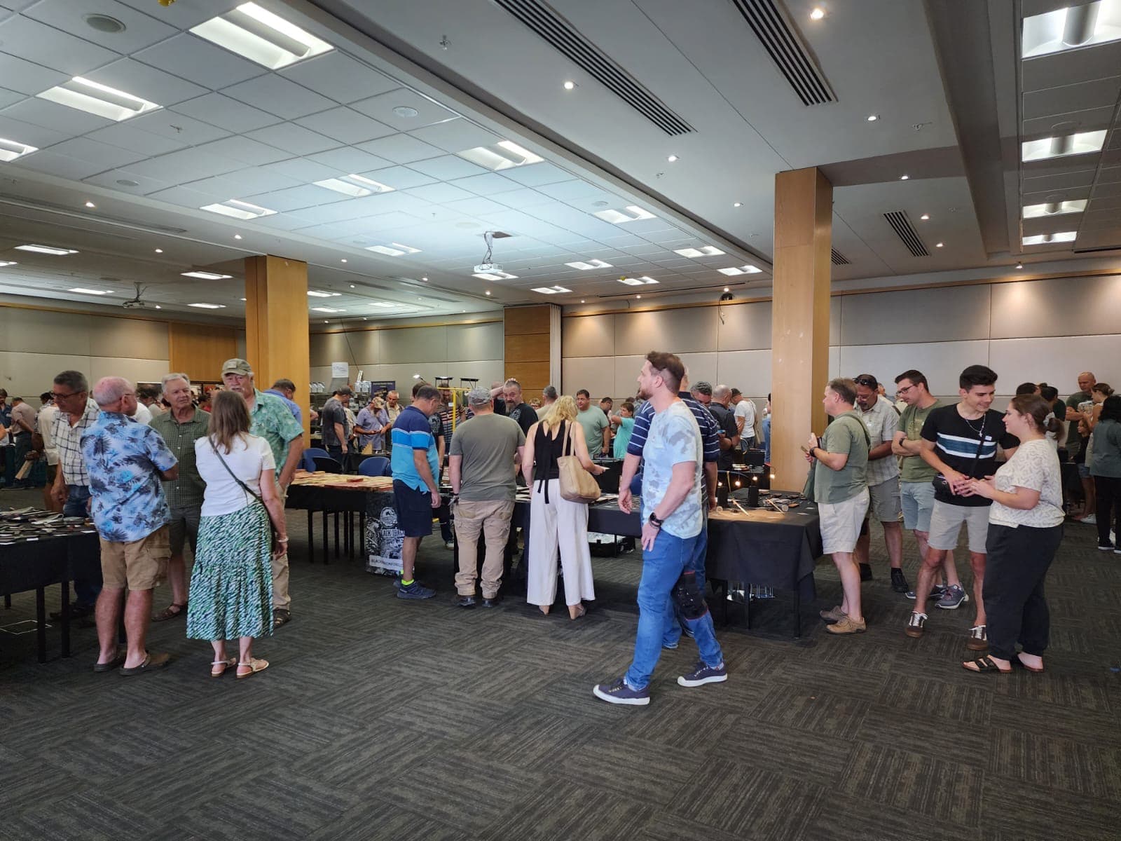 Knife show attendees